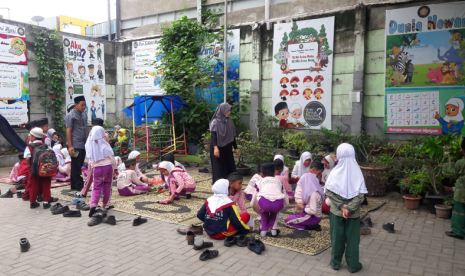 MIS Azrina salah satu penerima manfaat Dompet Dhuafa.