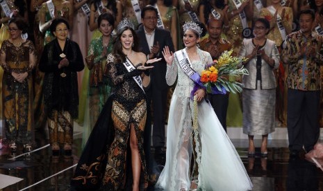 Miss Indonesia Anindya K Putri bersama Miss Universe 2015 Paulina Vega