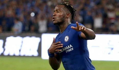 Penyerang Chelsea Mitchy Batshuayi 