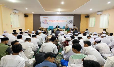 Mitra BMH memberikan motivasi kepada para santri Pesantren Hidayatullah Depok.