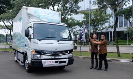 Mitsubishi Fuso saat  melakukan tahapan Proof of Concept (PoC) truk listrik di beberapa kota.