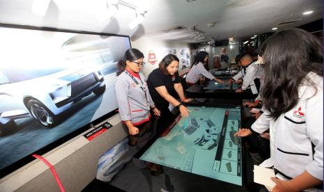 Mitsubishi Motors Krama Yudha Sales Indonesia (MMKSI) menghadirkan inovasi terbaru di fasilitas Mitsubishi Motors Car Design Center yang terletak di KidZania Jakarta.