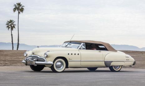 Mobil Buick Roadmaster dengan atap soft top dalam film Rain Man.