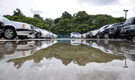 mobil dan banjir/ilustrasi