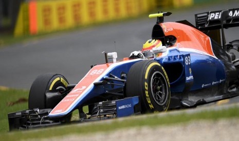 Mobil F1 yang dikendarai pebalap Tim Manor, Rio Haryanto.