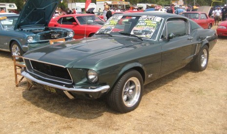 Mobil Ford Mustang GT 1968 yang ikonik dan sempat dikendarai Steve McQueen dalam film 