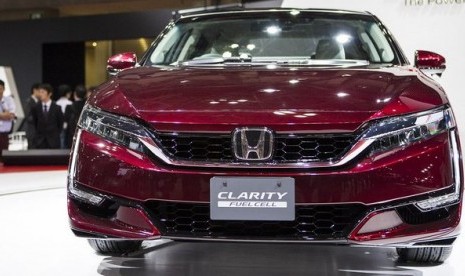 Mobil Honda Clarity bertenaga hidrogen.