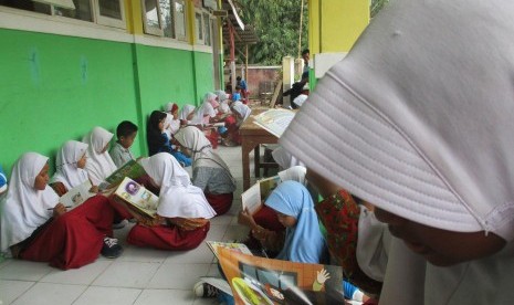 Mobil Juara Cilegon, binaan Rumah Zakat menyambangi SDN Gudang Batu, Kecamatan  Waringin Kurung Serang Banten.