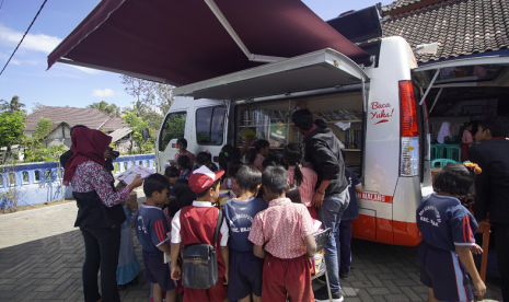 Mobil KaCa Universitas Muhammadiyah Malang (UMM) mengunjungi SD di Desa Sumberputih Kecamatan Wajak Kabupaten Malang. 