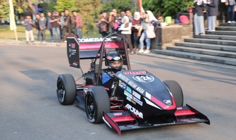 Mobil listrik balap Formula Tim Arjuna Universitas Gadjah Mada (UGM) di Balairung UGM, Kamis (15/8). 