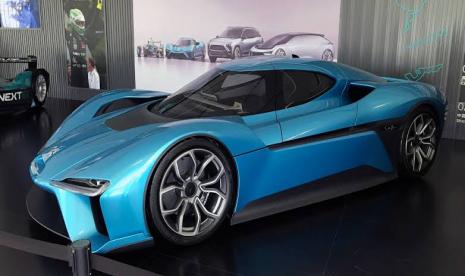 Mobil listrik Nio buatan China.