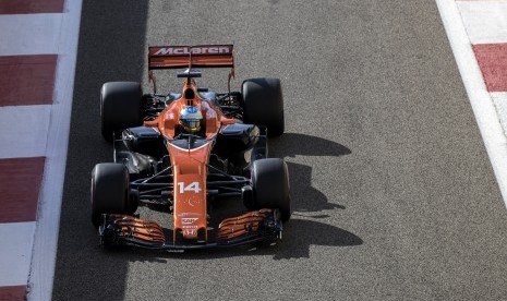 Mobil McLaren musim lalu. Bos McLaren Zak Brown mengatakan tim-tim Formula Satu mencermati dalam-dalam situasi kesehatan di Vietnam setelah Grand Prix China ditunda akibat wabah virus corona. 