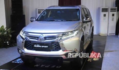  Mobil Mitsubisi All New Pajero Sport saat uji coba di BizPark, Kuningan, Jakarta, Kamis (25/2).