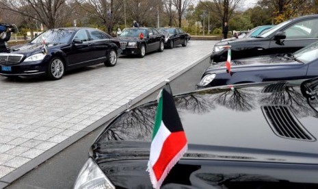 Mobil-mobil milik para diplomat dari negara-negara Islam tiba di gedung Parliament House, Canberra pada 19 Juni 2014.