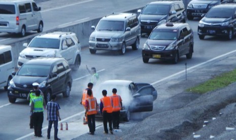 Mobil pemudik terbakar di Tol Ungaran-Bawen