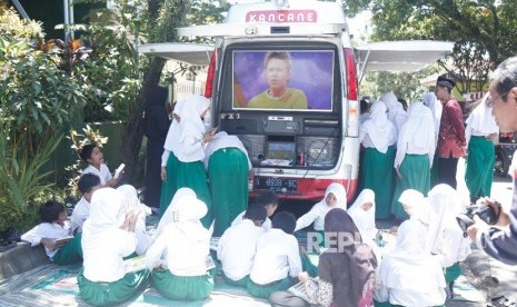 Mobil Pintar Universitas Muhammadiyah Malang (UMM) yang disebut dengan Mobil Kamis Membaca (KaCa) untuk pertama kalinya memulai perjalanan di Pulau Jawa. Kali ini Mobil KaCa mengunjungi SD Muslimat NU 1 Sukun, Kota Malang, Jawa Timur. 