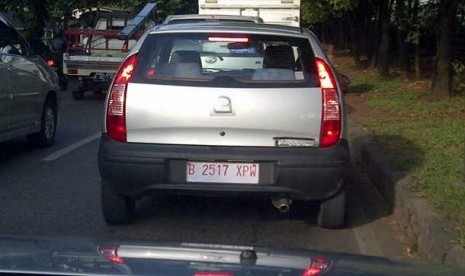 Mobil Tata tertangkap kamera saat melaju di depan Citos, Jakarta Selatan. 