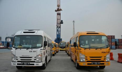 Mobil yang dikirimkan ke Papua oleh Kemenhub untuk mendukung PON.