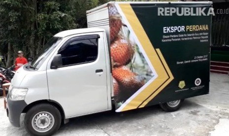 Mobil yang mengangkut buah Salak Pondoh untuk di ekspor ke Selandia Baru