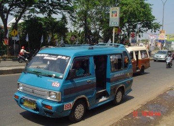 Mobil angkot (ilustrasi)