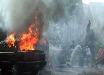 Mobil terbakar 