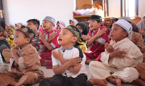 Mobile Quran PPPA Daarul Quran Malang kembali hadir menyapa santri-santri Rumah Tahfidz pada Senin, (10/1/2022). 