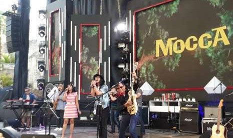 Mocca featuring Mono Burgerkill dalam gelaran Soundrenaline 2018