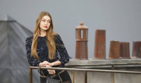 Gigi Hadid sempat kuliah di jurusan psikologi kriminal di kampus The New School, AS, sebelum serius menekuni dunia modeling. 