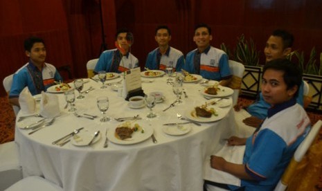 Model pengetahuan table manner