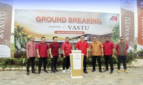 Modernland Realty secara resmi juga telah memulai pembangunan club house mewah yang berlokasi di dalam`cluster. Komitmen ini direalisasikan dengan menggelar Groundbreaking Ceremony atau peletakan batu pertama pembangunan Club House Vastu