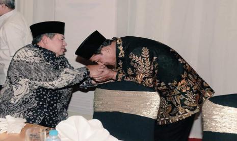 Moeldoko kala mencium tangan Presiden SBY