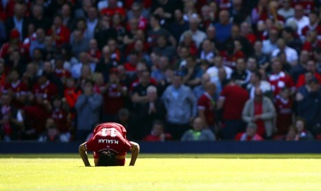 Mohamed Salah merayakan golnya ke gawang Brighton.