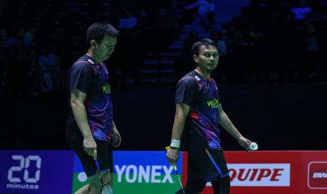 Mohammad Ahsan (kanan) dan Hendra Setiawan akan berlaga di final Australian Open 2024.