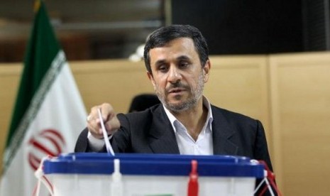 Mohammad Ali Dakhah menjadi salah satu aktivis yang dipenjara karena menentang pemilu presiden 2009 lalu yang dianggap curang. Pemilu itu memenangkan kembali Mahmoud Ahmadinejad sebagai Presiden untuk kedua kali