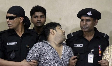 Mohammed Sohel Rana, the fugitive owner of an illegally-constructed building that collapsed last week in Bangladesh, is produced before the media in Dhaka, Bangladesh, Sunday, April 28, 2013. 