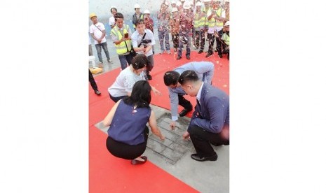 Moizland Development melaksanakan acara penutupan atap atau topping off Apartement West Senayan yang berlokasi di Kota Tangerang, Banten.