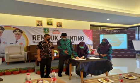 Momen deklarasi percepatan penanganan stunting dalam rembug stunting tingkat Kota Sukabumi beberapa waktu lalu.