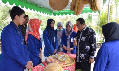 Monitoring KKN UNY oleh Rektor UNY.