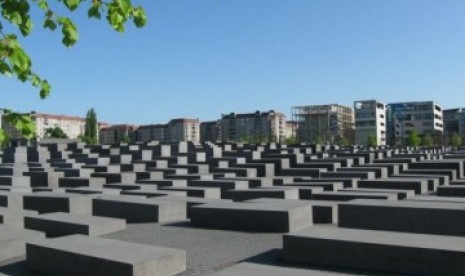 Monumen Holocaust di Berlin. Perdana Menteri Belanda Mark Rutte meminta maaf karena negaranya terlibat Holocaust.