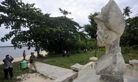 Monument of General Douglas Mc Arthur in Zum Zum Island, Morotai.   