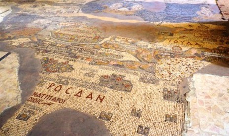 Mosaik lantai dari Dinasti Umayyah yang ditemukan di Yordania