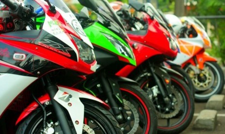 Motor member Komunitas NOC siap dikendarai menuju Ujung Genteng.