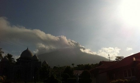 Mount Gamalama erupts as high as 1,000 meters at 13.22 Eastern Indonesian Time (WIT) on Sunday.  