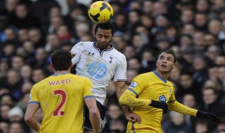 Mousa Dembele (tengah) 