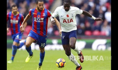 Moussa Sissoko (kanan).