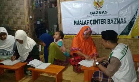 Mualaf Center Baznas (MCB) melakukan pembinaan terhadap para komunitas mualaf Muslim Baduy di Lebak, Banten.