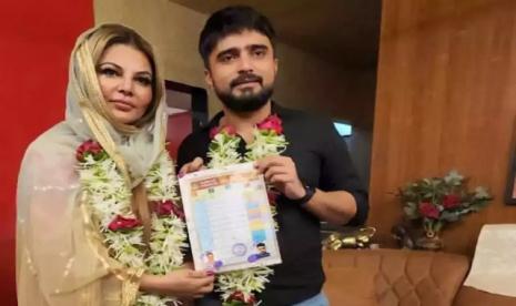 Mualaf Rakhi. Mualaf Rakhi Sawant artis India masuk Islam setelah menikah dengan Muslim  