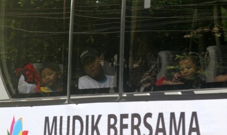   Mudik Gratis Bareng PLN di halaman PLN Kantor Pusat, Jakarta, Jumat (1/7). (Republika/Yasin Habibi)