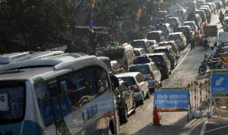   Mudik identik dengan kemacetan.