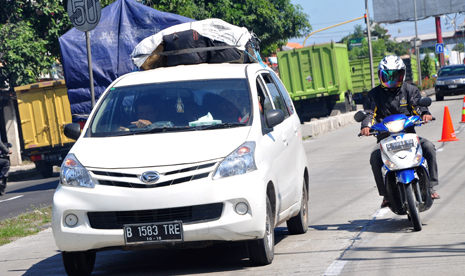 Mudik menggunakan mobil pribadi.